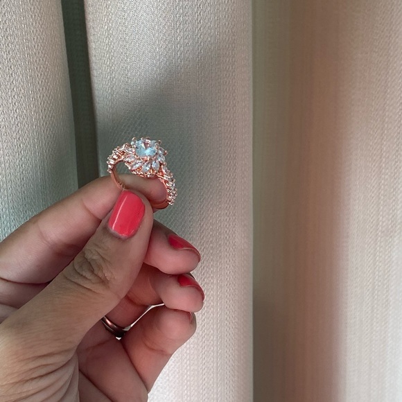 ✨18K Rose Gold Flower✨ - Picture 6 of 15